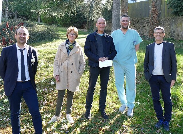remise d’un chèque de 1500€ par l’Association 400 Teams