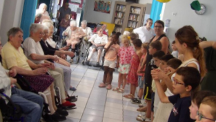 Rencontre intergénérationnelle avec les enfants de l’école Beauvallon
